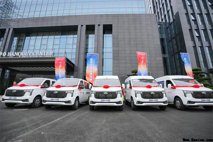 蓝色力量 品质启航——2025年诺力蓝色军团启动仪式暨优秀经销商表彰大会