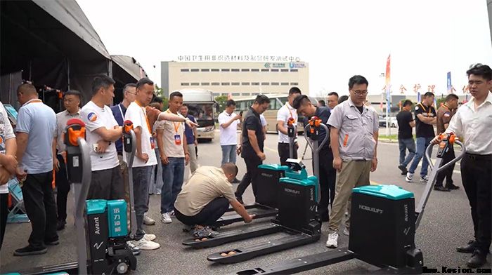 蓝色力量 品质启航——2025年诺力蓝色军团启动仪式暨优秀经销商表彰大会