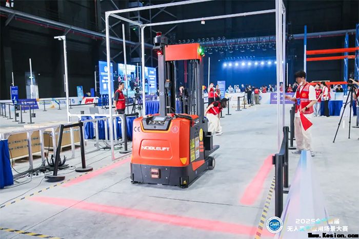 上海诺力荣获2025全球首届无人叉车应用场景大赛双项冠军