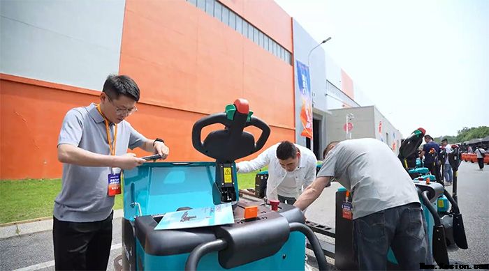 蓝色力量 品质启航——2025年诺力蓝色军团启动仪式暨优秀经销商表彰大会