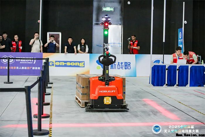 上海诺力荣获2025全球首届无人叉车应用场景大赛双项冠军