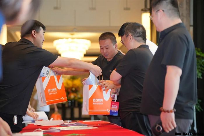 蓝色力量 品质启航——2025年诺力蓝色军团启动仪式暨优秀经销商表彰大会