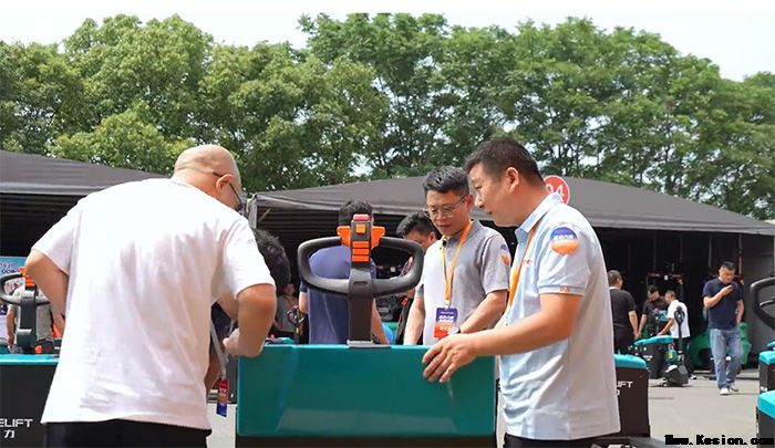 蓝色力量 品质启航——2025年诺力蓝色军团启动仪式暨优秀经销商表彰大会