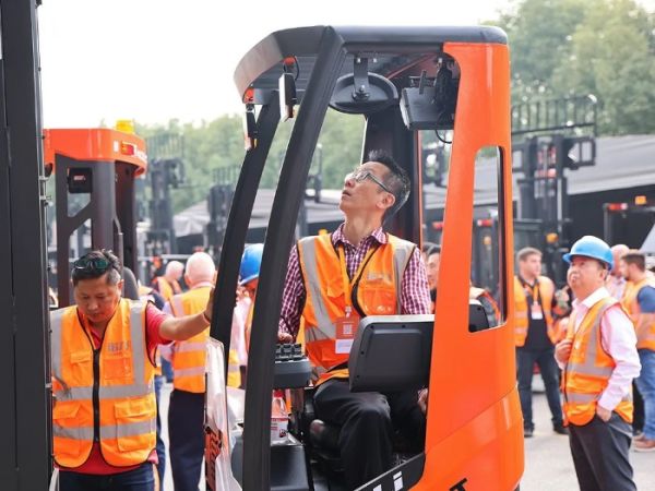 同诺共力 加成未来｜诺力股份2023年度工厂开放日成功举办，携手全球经销商共话数智诺力！