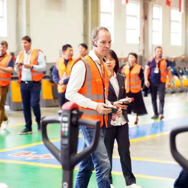 同诺共力 加成未来｜诺力股份2023年度工厂开放日成功举办，携手全球经销商共话数智诺力！